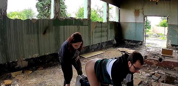  Blogger girl fucked a guy in a abandoned place (pegging, cum on tits)